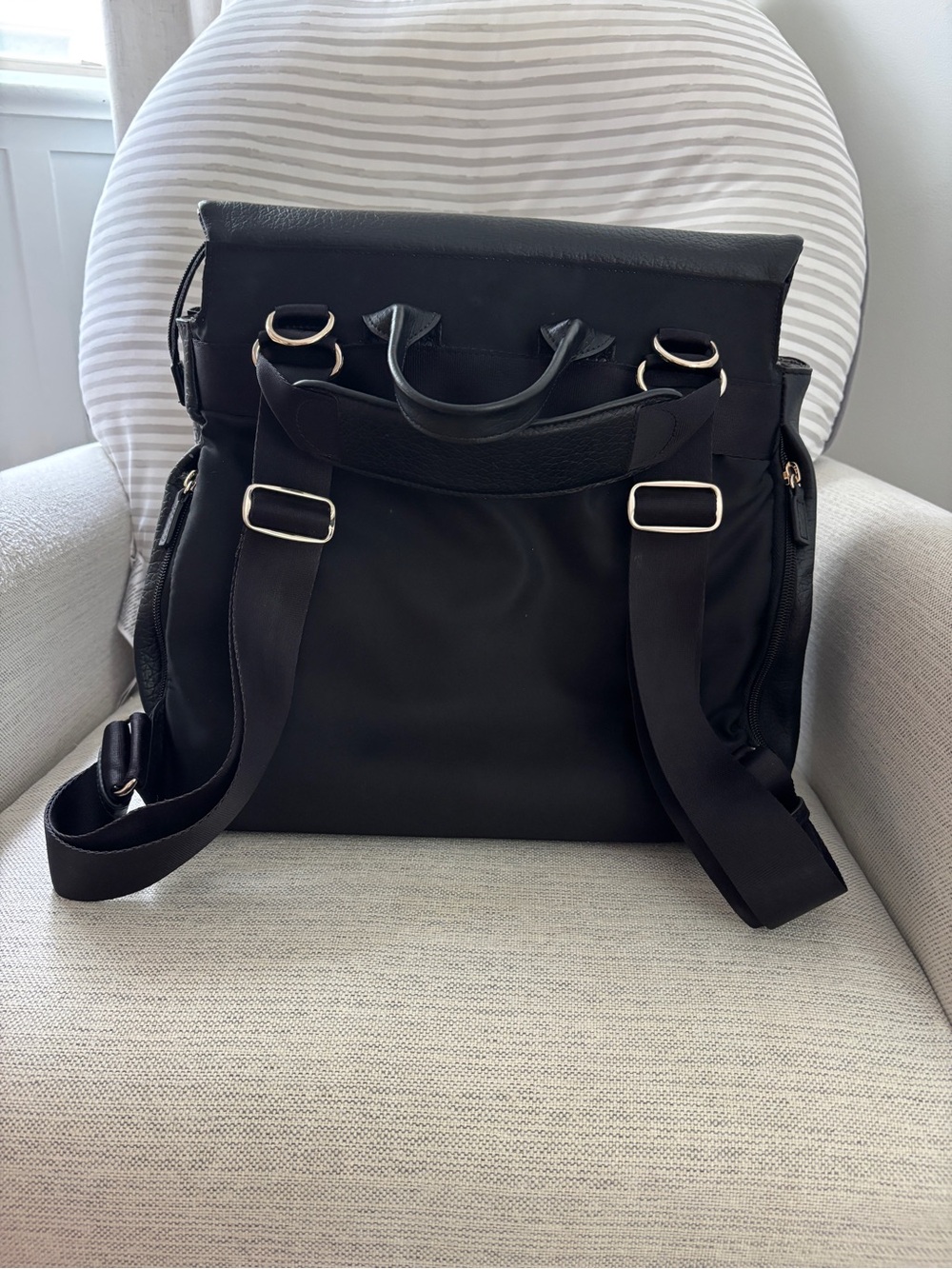 Storksak St. James Convertible Diaper Bag - Picture 2 of 7